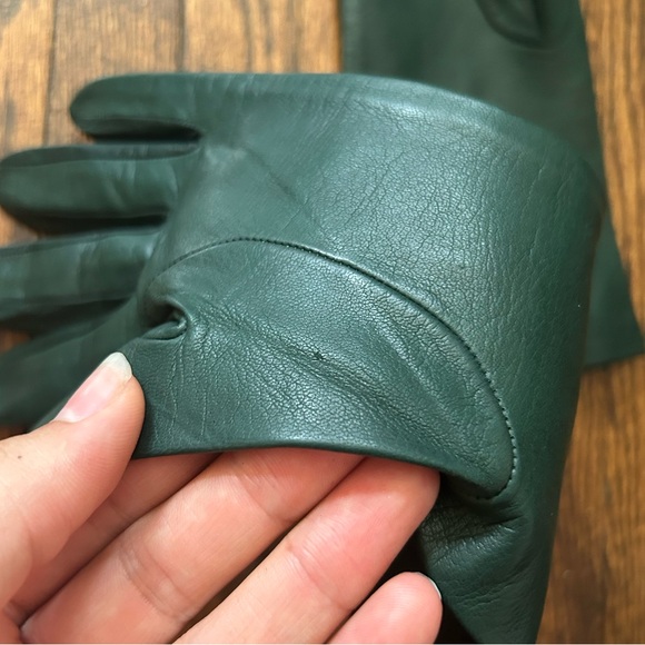 Emerald Evening Gloves - Picture 9 of 14